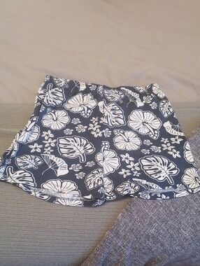 Tag Navy and White Floral Short